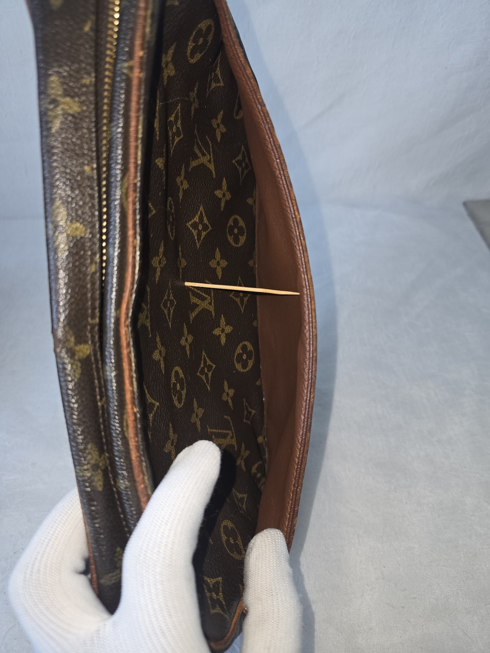 Louis Vuitton Monogram Canvas Unisex Pouch/Clutch - Picture 6 of 13